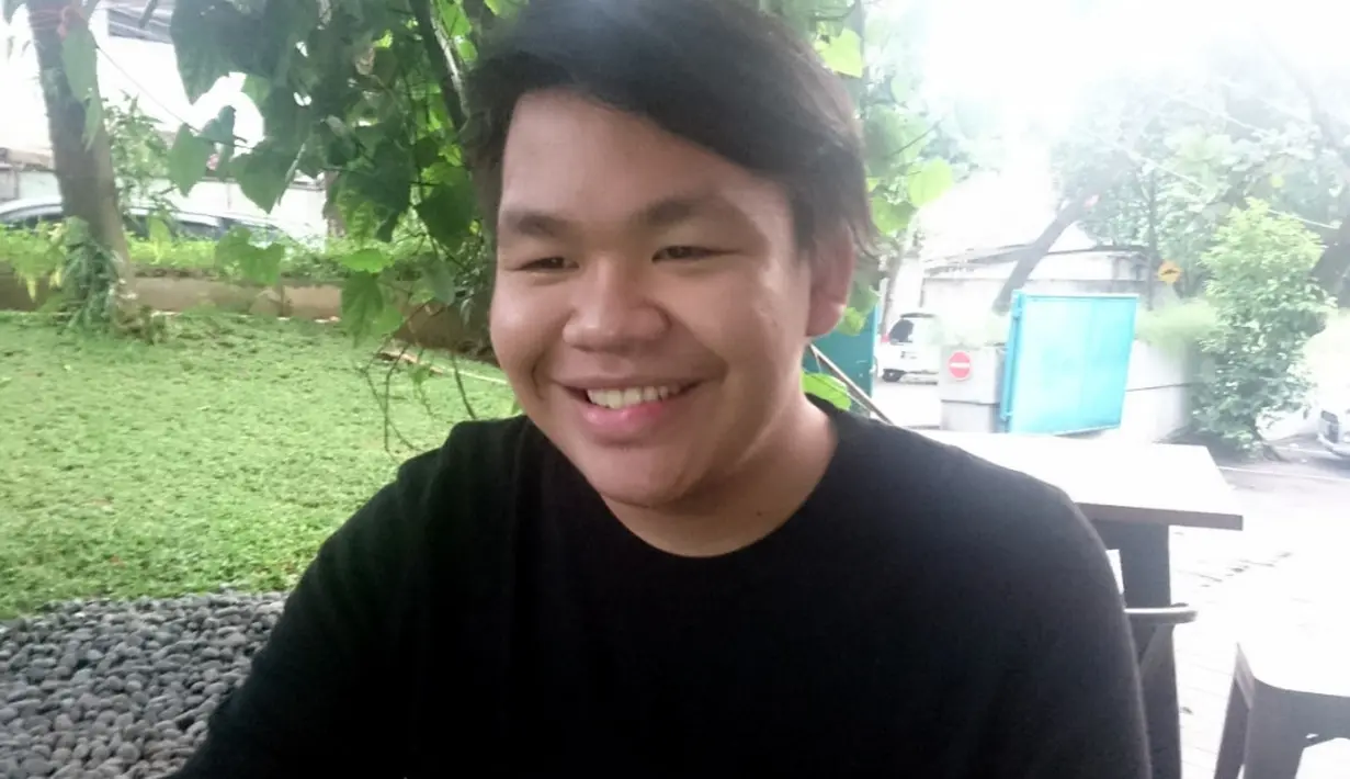 Sejak satu personelnya, Iqbaal memutuskan melanjutkan studynya di luar negeri, CRJ mulai vakum. Hal itu dimanfaatkan oleh Kiki untuk bisa bersama dengan wanita yang disebut temen deketnya. (Muhamad Altaf Jauhar/Bintang.com)