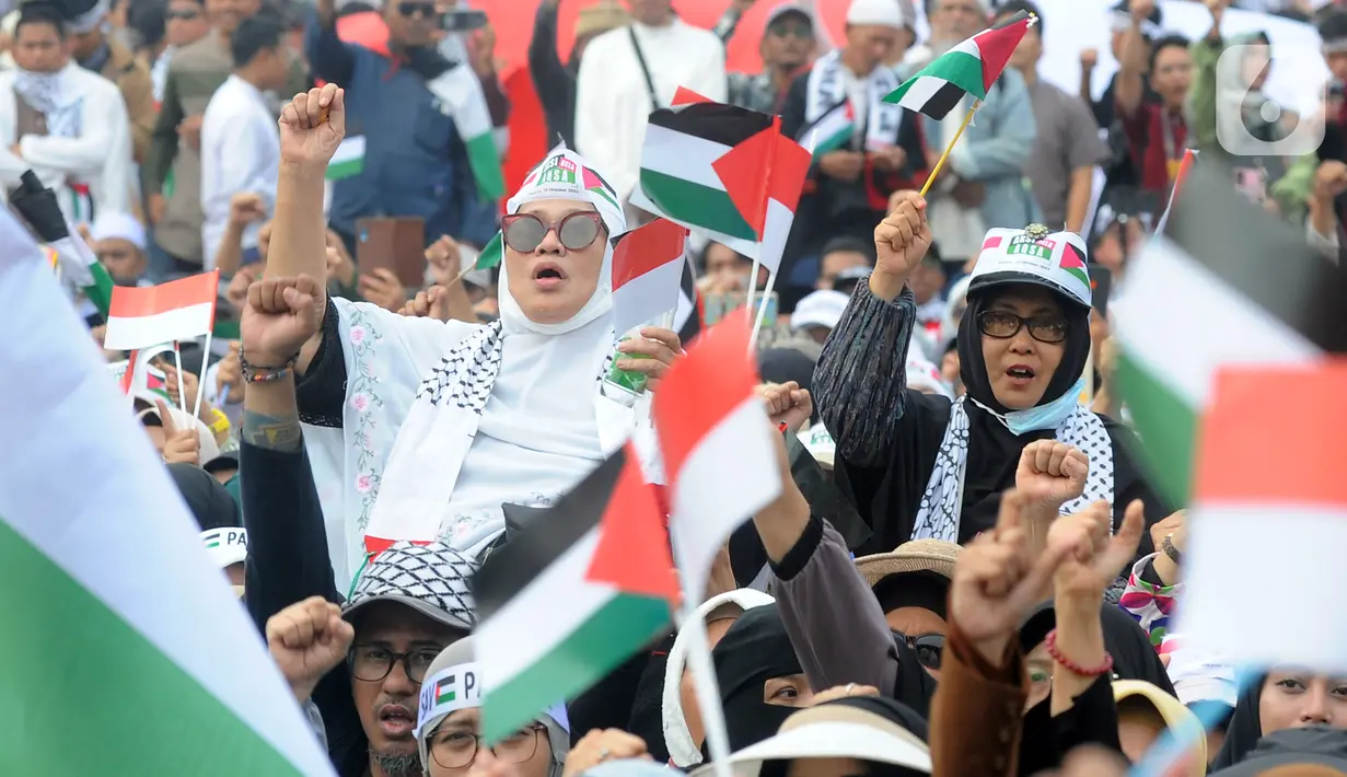 Militer Israel, seperti yang dilaporkan oleh Al Jazeera, mengumumkan bahwa pasukannya telah menyerang lebih dari 1.000 target di Jalur Gaza. Selain itu, Perserikatan Bangsa-Bangsa (PBB) juga melaporkan bahwa lebih dari 123.000 warga Palestina di Jalur Gaza telah mengungsi akibat intensitas serangan Israel yang semakin meningkat. (merdeka.com/Arie Basuki)