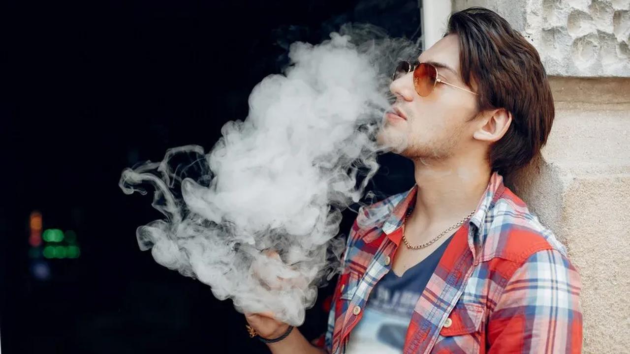Namun, perlu dicatat bahwa penelitian sebelumnya menunjukkan bahwa asap rokok tembakau memiliki dampak lebih buruk terhadap organ seksual pria daripada asap rokok elektrik.