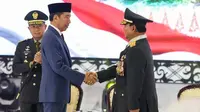 Presiden Joko Widodo atau Jokowi memberikan kenaikan pangkat secara istimewa kepada Menteri Pertahanan, Prabowo Subianto
