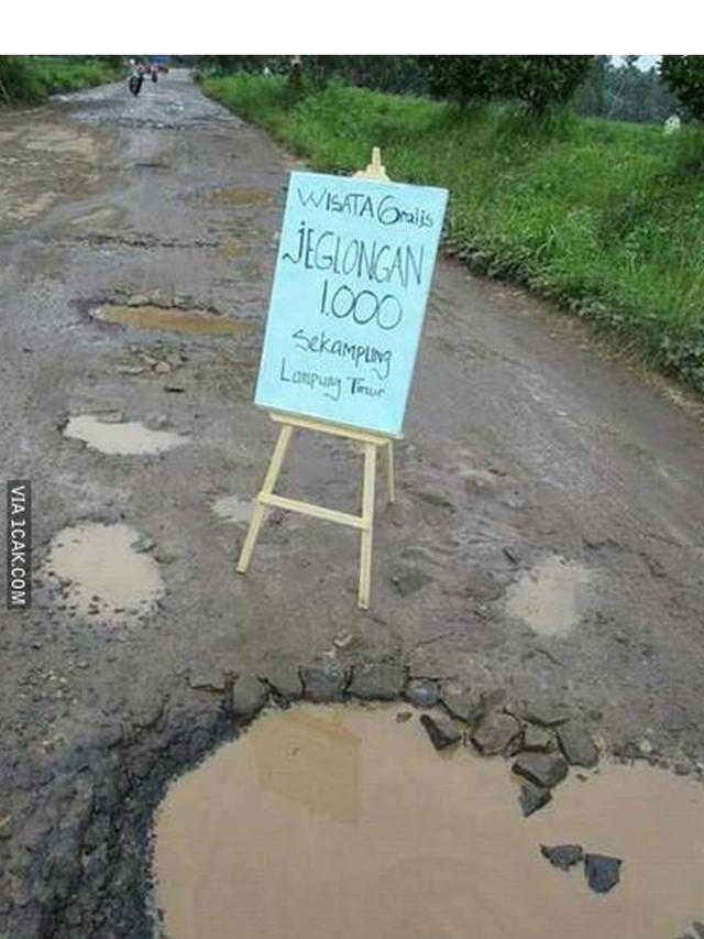 6 Potret Jalanan Aspal Ini Tak Biasa, Nyeleneh Banget