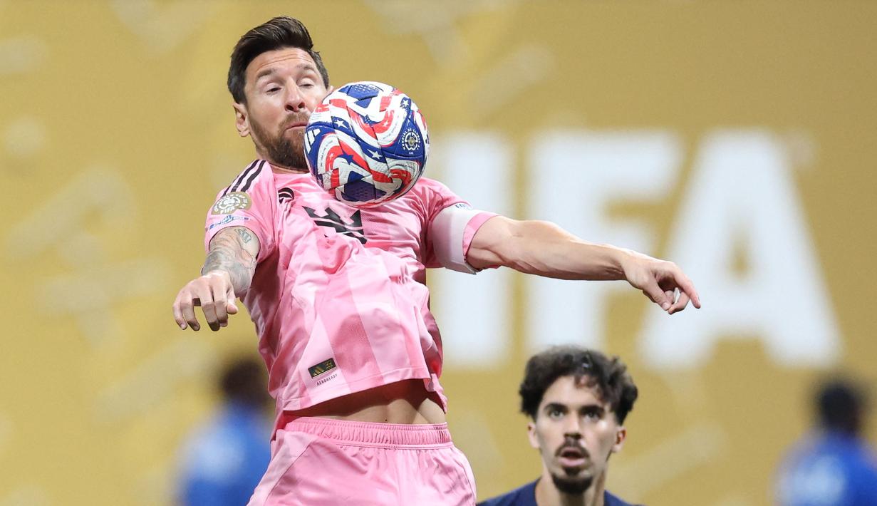 Inter Miami takluk dari PSG dengan skor telak 0-4 di laga babak 16 besar Piala Dunia Antarklub 2025 di Mercedez-Benz Stadium, Atlanta, Minggu (29/06/2025) malam WIB. (AFP/Charyl Triballeau)