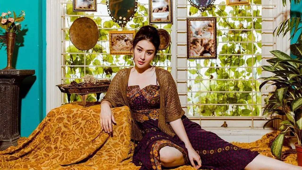 7 Potret Jelita Callebaut, Anak Pemeran Inem Pelayan Sexy