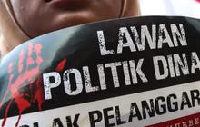 FOTO: Aksi Massa Mahasiswa #SAVEDEMOKRASI di Surabaya Tolak Politik Dinasti