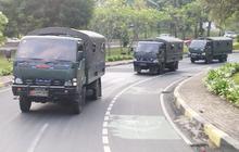 Tanpa Senjata Api, Prajurit TNI Patroli Jakarta untuk Cegah Kekerasan dan Penjarahan