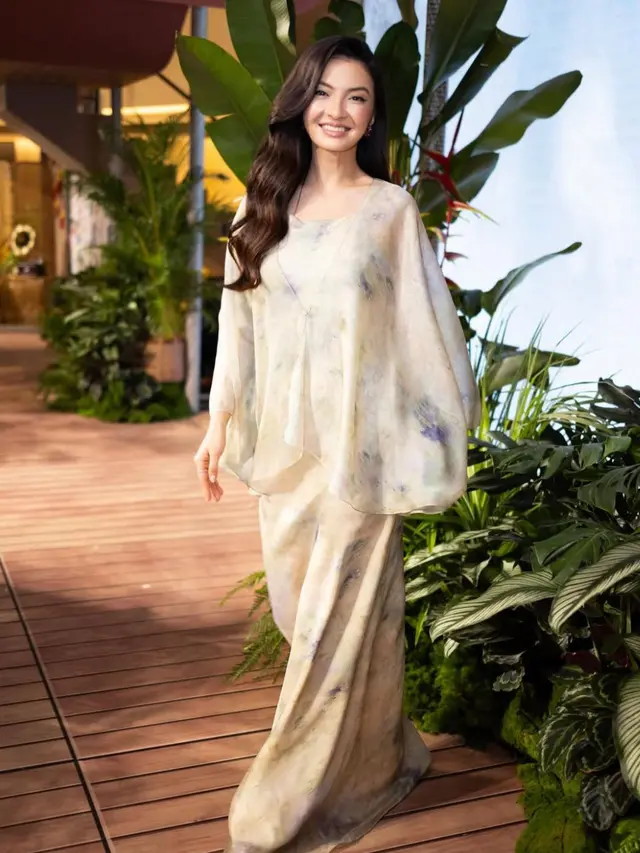 Inspirasi Baju Lebaran Timeless ala Selebriti Tanah Air (Instagram/@ralineshah)
