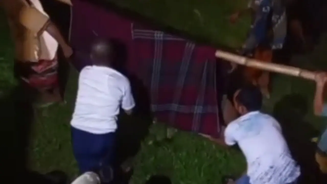 Nestapa Guru Honorer di Sukabumi Patah Kaki Terjatuh dari Jembatan Lapuk