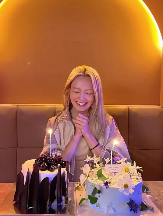 Sang dancing machine Hyoyeon SNSD kini berusia 33 tahun. "Maaf, tapi hari ini aku merasa yang paling bahagia," tulisnya di caption dalam unggahan yang dibagikan di akun Instagram pada hari ultahnya. (Foto: Instagram/ hyoyeon_x_x)
