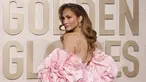 Penyanyi dan aktris AS Jennifer Lopez tiba untuk menghadiri ajang Golden Globe Awards tahunan ke-81 atau Golden Globes 2024 di hotel The Beverly Hilton di Beverly Hills, California, Minggu (7/1/2024). (Michael TRAN / AFP)