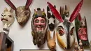 Sejumlah benda koleksi berbentuk kelinci yang ada di The Bunny Museum di Pasadena, California, 8 Desember 2016. Museum kelinci ini meraih Guinness World Record karena memiliki benda bertema kelinci paling banyak di dunia. (Frederic J. BROWN/AFP)