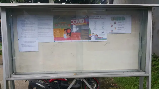 Papan pengumuman warga di salah satu perumahan di Tangerang Selatan, kini dipenuhi informasi seputar Covid-19 yang dilakukan secara mandiri