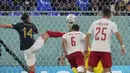 Denmark sempat membuat kedudukan menjadi 1-1 pada menit ke-68. Tandukan kepala Andreas Christensen membuat Prancis harus bekerja keras lagi untuk bisa memenangkan pertandingan. (AP Photo/Thanassis Stavrakis)