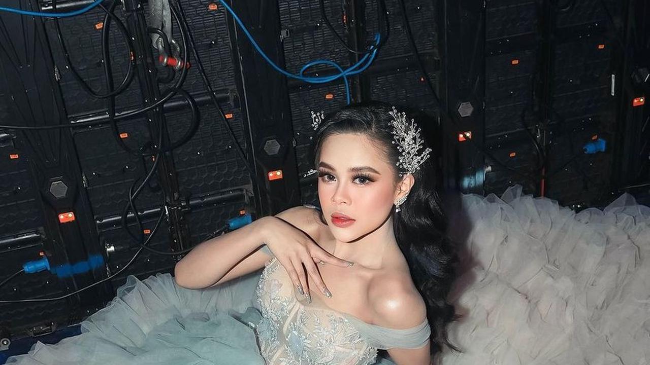 Pesona Melly Lee yang Pancarkan Keanggunan Wanita Tradisional Bali Hingga Nampak Bak Putri Kerajaan Eropa