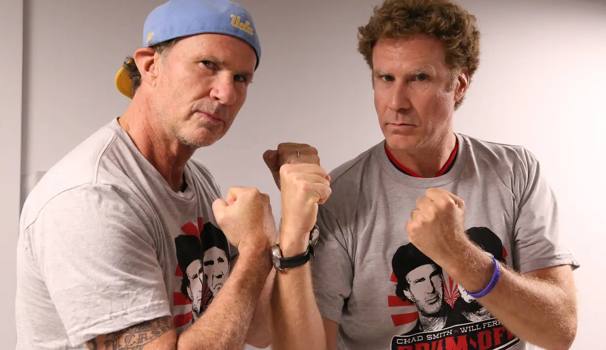 Berikutnya ada Chad Smith, drummer band RHCP dan komedian Will Ferrell. Mereka sempat 'diadu' di Tonight Show yang dipandu Jimmy Fallon. [Radio X]