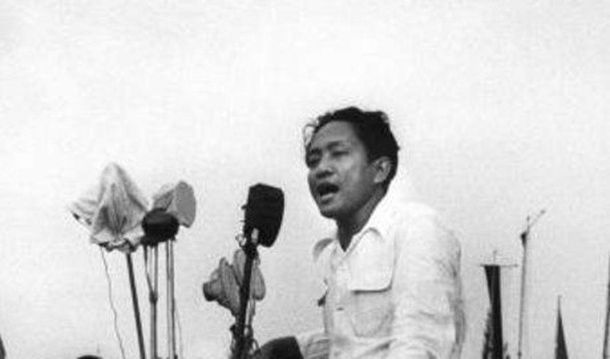Keesokan harinya, Harjomartono kembali ke rumah Sriharto. Dia bersama seorang kurir dari Jakarta yang mengaku sebagai anggota Tjakrabirawa.<br>