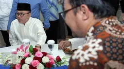 Ketua MPR RI Zulkifli Hasan saat acara buka puasa bersama di kediamannya, di Jakarta, Kamis (25/6/2015). Acara tersebut dihadiri keluarga besar PAN. (Liputan6.com/Helmi Afandi)
