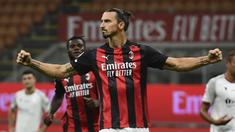 Zlatan Ibrahimovic memutuskan untuk pulang ke San Siro pada Januari 2020 dengan status bebas transfer. Ia diboyong untuk memperbaiki performa Rossoneri. Pada debut keduanya, ia berhasil membantu AC Milan finis di urutan keenam. Ibra menyumbang 10 gol dan 5 assist dalam 18 laga. (AFP/Miguel Medina)