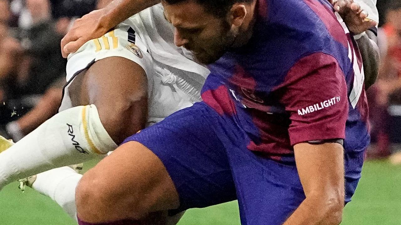 FOTO: Menegangkan Barcelona Gempur Real Madrid 3-0, Puluhan Pelanggaran hingga 7 Kartu Kuning Mewarnai Sepanjang Laga El Clasico di Pramusim