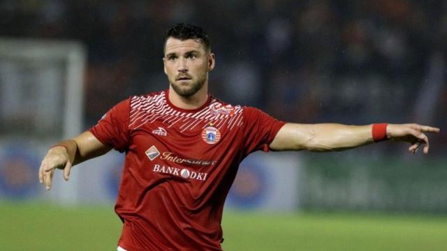 Pemain depan Persija, Marko Simic melakukan selebrasi usai mencetak gol ke gawang PSMS pada laga pertama semifinal Piala Presiden 2018 di Stadion Manahan, Solo, Jawa Tengah, Sabtu (10/2). Marko Simic mencetak tiga gol. (Liputan6.com/Helmi Fithriansyah)