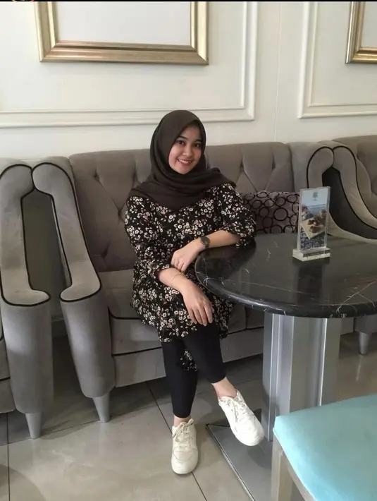 Menariknya, kelakuan Aldi Taher yang kerap mengucap kata Love kepada Dewi Perssik membuat Salsabillih tak nyaman. Salsabillih mengaku sempat risih dengan aksi Aldi Taher yang terkesan konyol. (Liputan6.com/IG/salsabillih06)