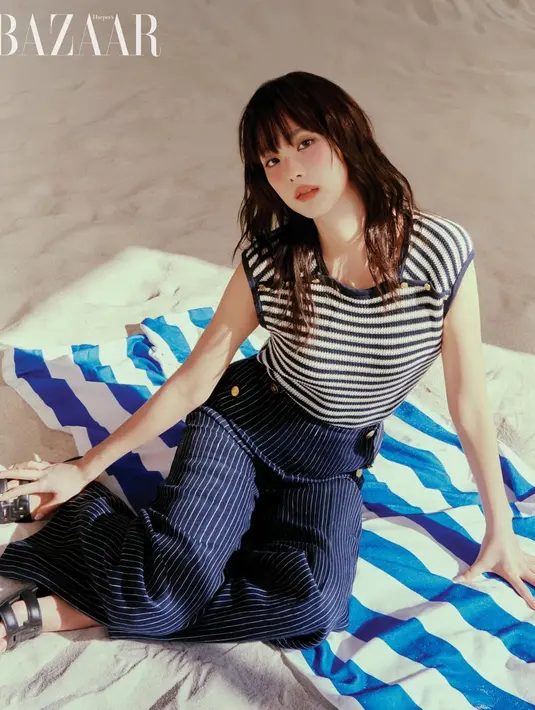 Tampilan rambut baru Jisoo BLACKPINK bikin ia terlihat lebih muda dengan kesan yang playful [@sooyaaa__]