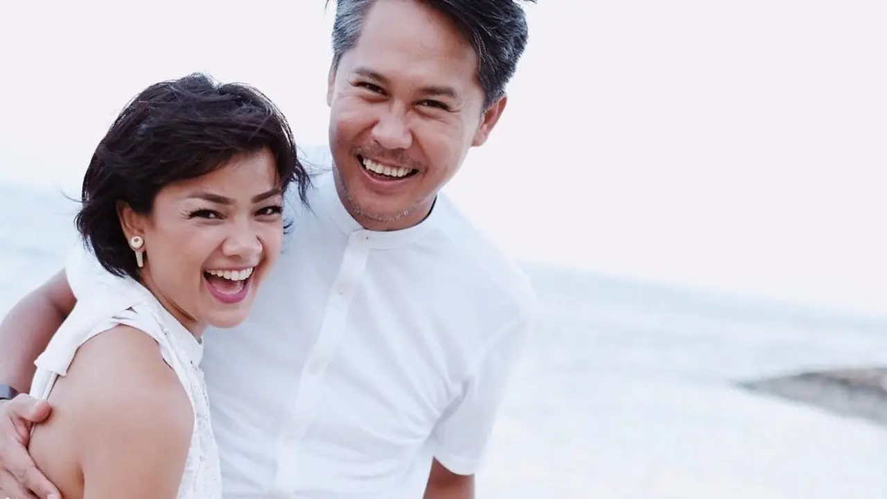 [Fimela] Nirina Zubir dan Ernest Cokelat