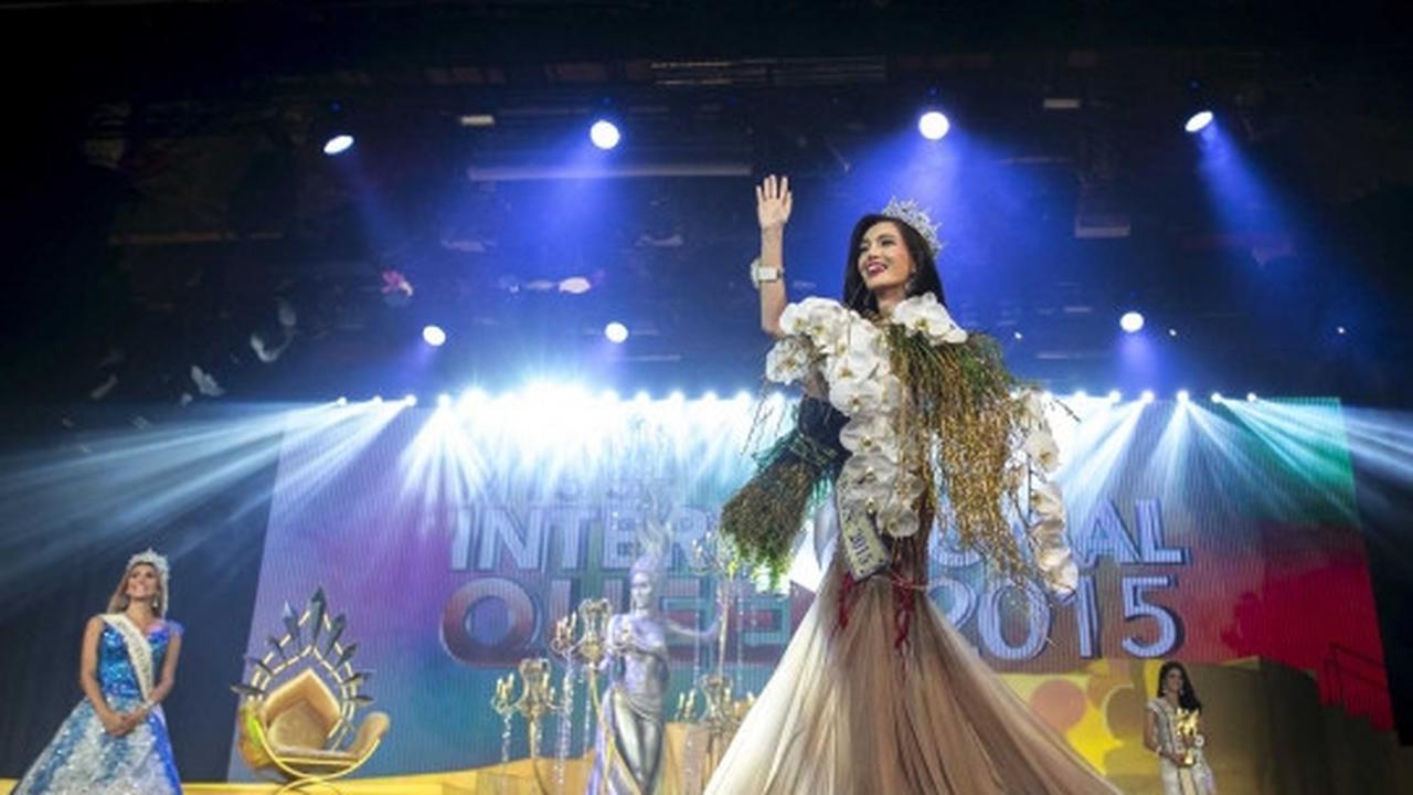 Wajah bahagia waria Filipina pemenang Miss International Queen 2015