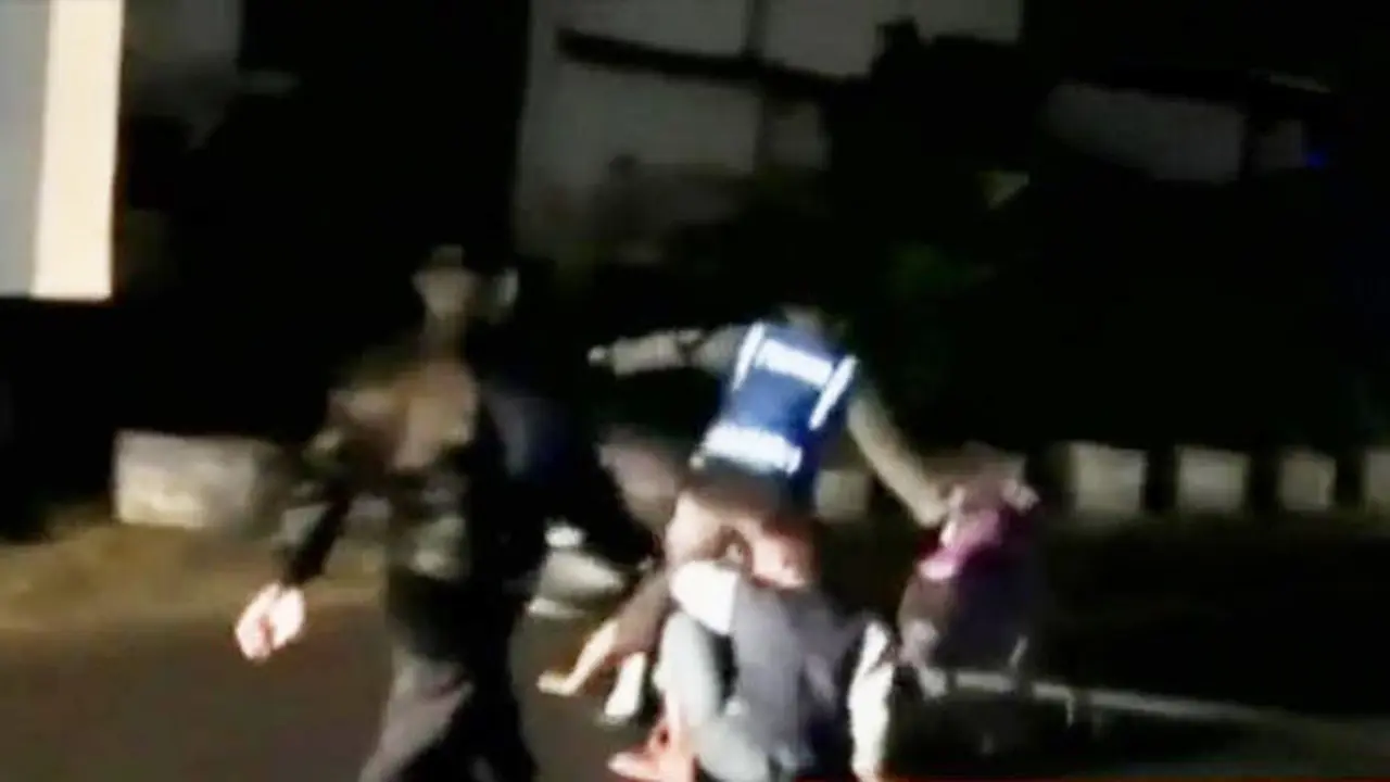 Pemuda Tabrak Polisi