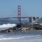 Seekor Paus Humpback remaja yang mati terlihat di Pantai Baker di San Francisco, California (21/4/2020). (AP Photo/Jeff Chiu)