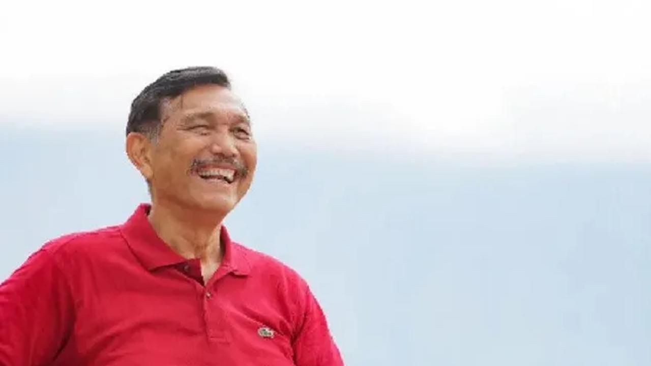 Ketika ditanya mengenai kapan kembali ke Indonesia, Menko Luhut menuturkan, hal itu bergantung kepada dokter.
