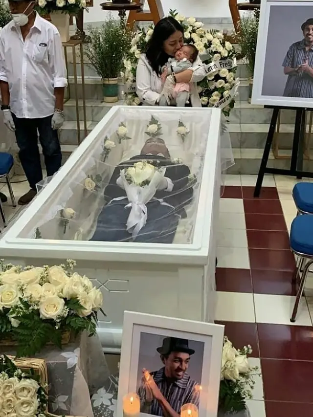 6 Potret Ketegaran Mutia Ayu Saat Melepas Kepergiaan Jenazah Glenn Fredly
