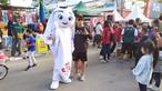 La'eeb, Maskot Piala Dunia 2022 Qatar yang tengah mengunjungi Makassar di hari ketiganya, Minggu (6/11/2022) berkesempatan menyapa warga Makassar untuk mempromosikan ajang Piala Dunia 2022 di tengah-tengah acara Car Free Day (CFD) yang digelar di kawasan Jalan Sudirman, Makassar. Yuk intip keseruannya lewat foto-foto berikut ini. (Procomm Surya Citra Media)