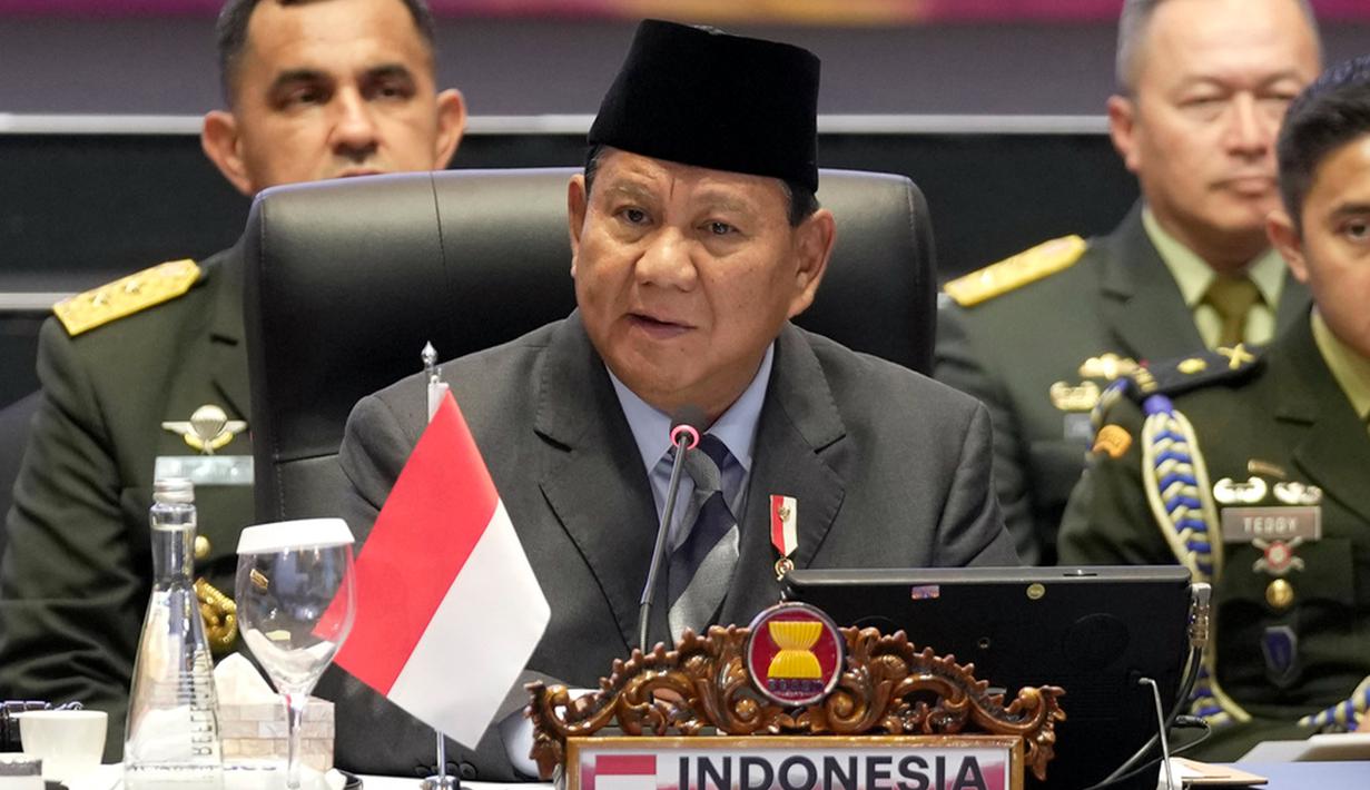 Prabowo mengatakan Indonesia terus membuka komunikasi dengan banyak pihak untuk mencari resolusi atas serangan ke Gaza. Dia menegaskan Indonesia terus mengedepankan pentingnya koridor kemanusiaan bagi para warga sipil di Gaza. (AP Photo/Dita Alangkara, Pool)