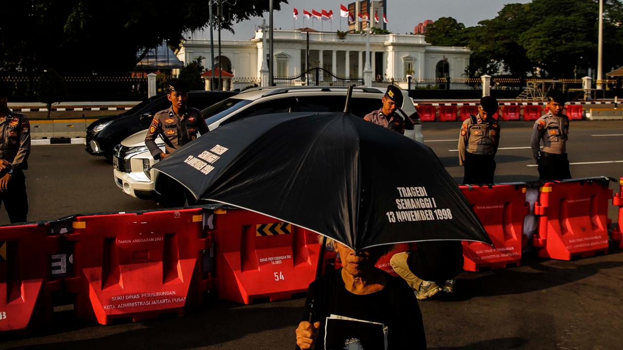 FOTO: Aksi Kamisan Terakhir di Pemerintahan Jokowi, Aktivis Bacakan Surat Penuh Kekecewaan