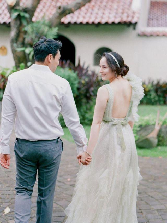 Ini 7 Potret Prewedding Monokrom Chelsea Islan dan Rob Clinton