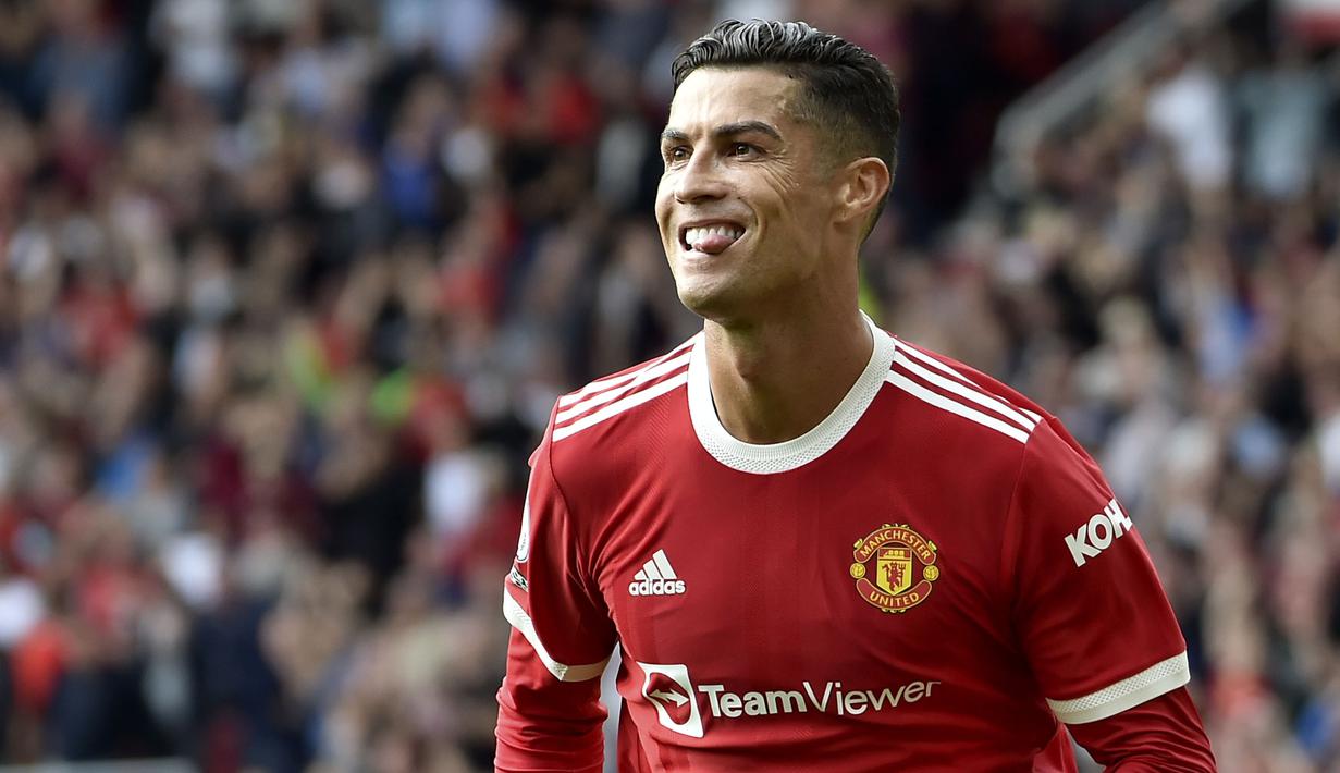 Cristiano Ronaldo kembali menjalani debutnya di Old Trafford pada laga melawan Newcastle. Dirinya mampu mencetak brace untuk Manchester United. CR7 pernah menjadi bagian dari skuat Setan Merah pada 2003 hingga 2009, sebelum melanjutkan kariernya ke Real Madrid dan Juventus. (Foto: AP/Rui Vieira)