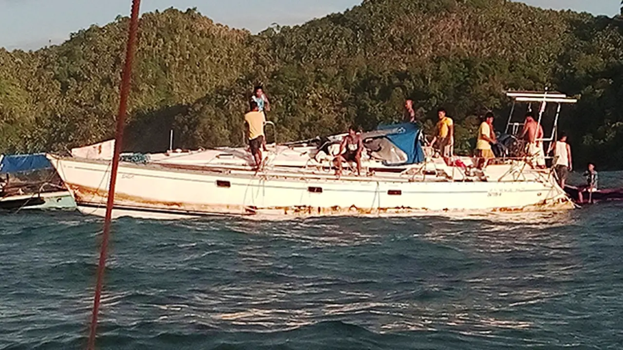 'Kapal hantu' berisi mumi terdampar di pesisir Filipina