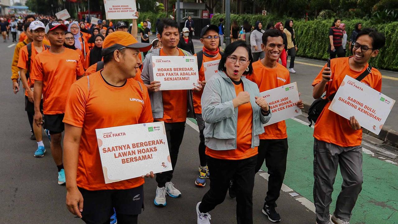FOTO: Jalan Sehat Berantas Hoaks