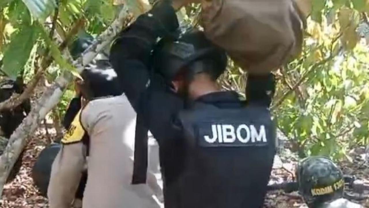 Warga Poso Temukan Bom Lontong Saat Bersihkan Kebun Pakai Parang