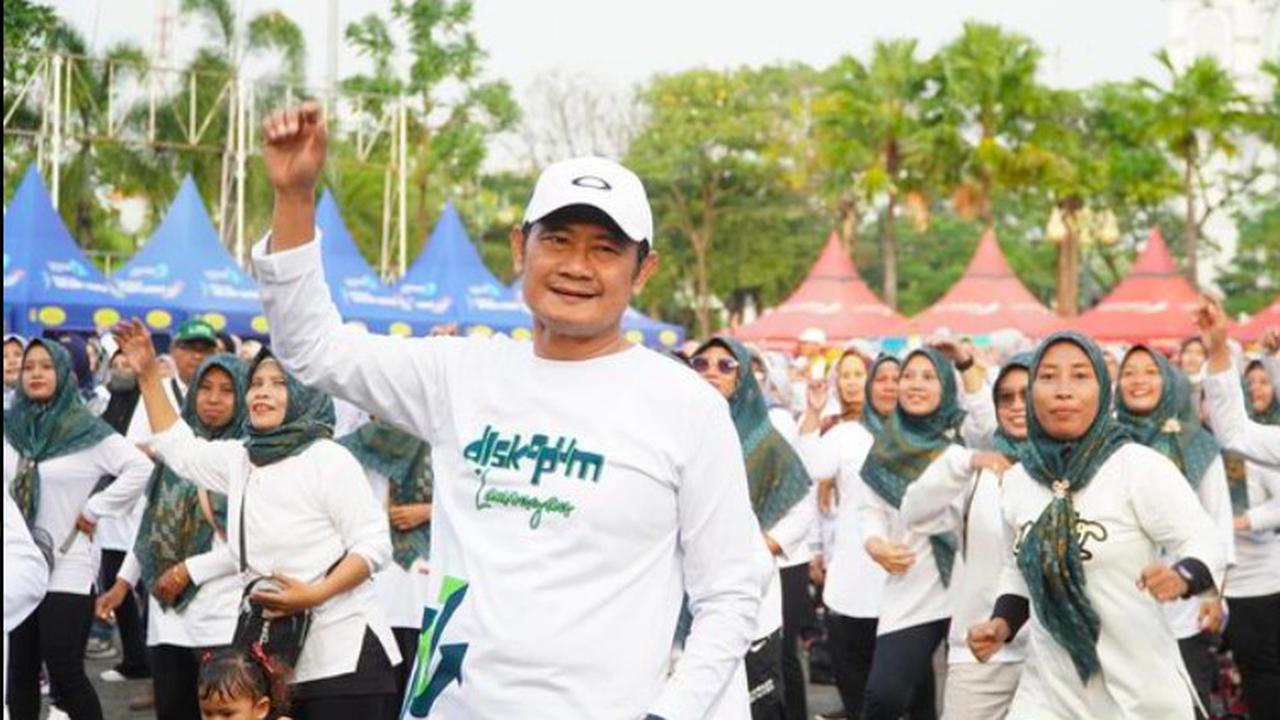 Bupati Lamongan Yuhronur Efendi saat menghadiri puncak peringatan Hari Jadi Koperasi Nasional ke 77 tahun 2024