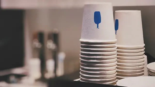 Ngopi di Gelas Kertas Ternyata Bisa Membahayakan Lingkungan