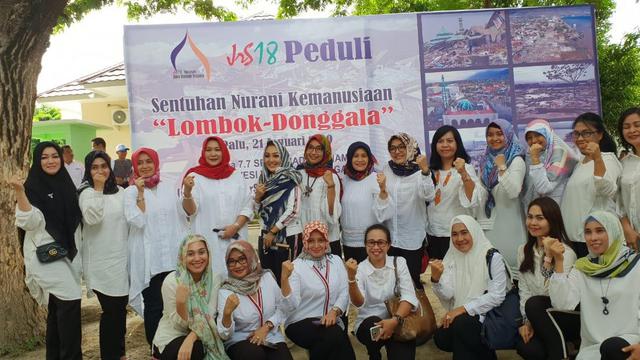 Bakti sosial yang dilakukan Jenny Rachman berkaitan dengan pembangunan pesantren (ist)