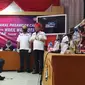 Irman YL dan Andi Zunnun mendaftar di KPU Makassar (Fauzan/Liputan6.com)