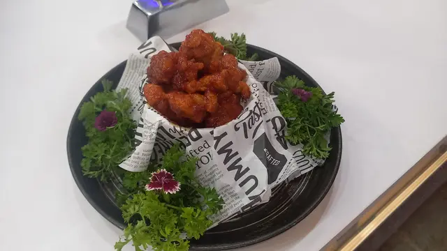 Membuat Korean Fried Chicken Gangjong ala Chef Korea. dok. Korea Agro-Fisheries & Food Trade Corporation