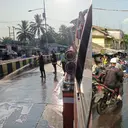 Tumpahan Oli di Jalan Kalianda Bikin Pemotor Berjatuhan, Damkar Turun Tangan
