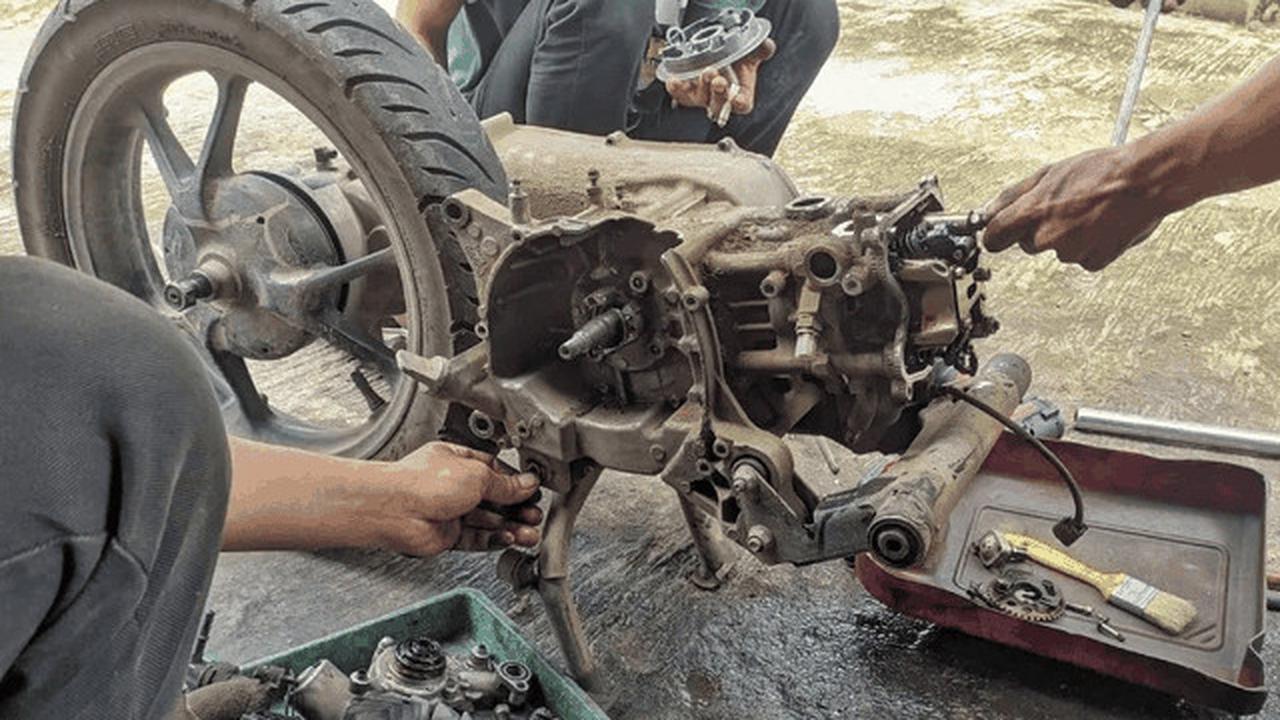 Jangan Tunggu Mesin Jebol! Kenali 4 Tanda Motor Matic Minta Ganti Oli