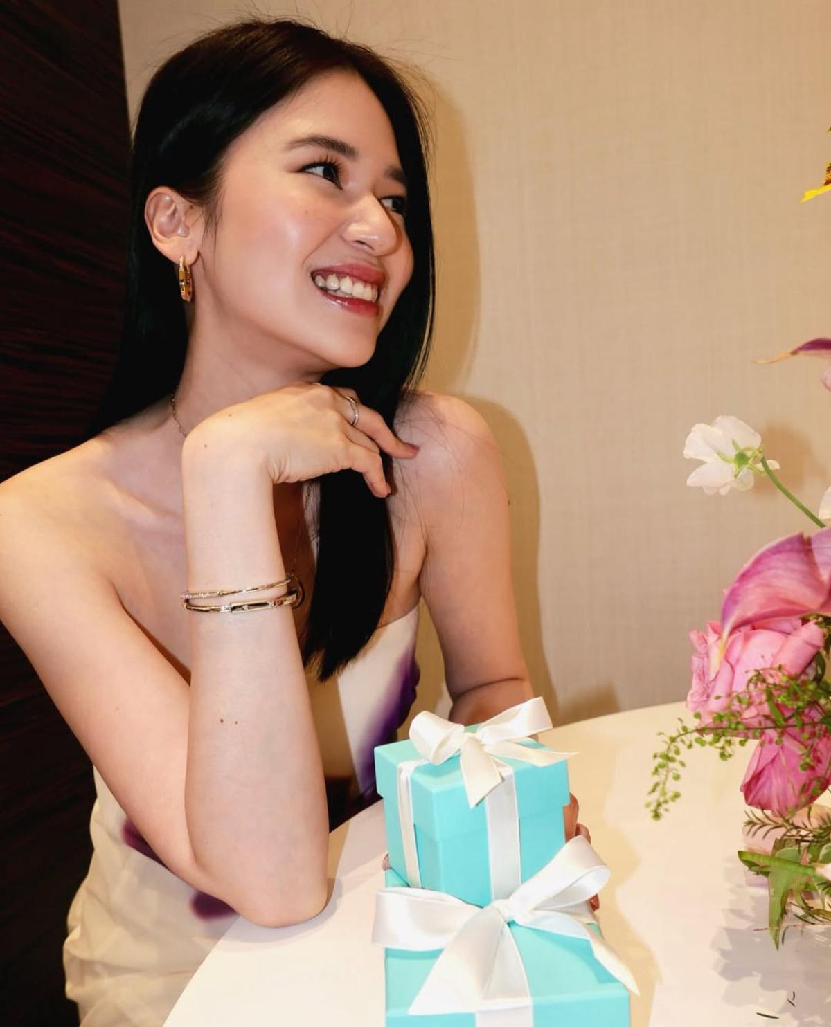 Laura Basuki Makin Bersinar dalam Potret Terbaru, Wajahnya Bening dan Elegan
