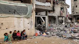 Setelah dua bulan kesepakatan gencatan senjata di Gaza dan beberapa kali usaha negosiasi yang gagal untuk memperpanjangnya, terhitung sejak 18 Maret 2025, Israel kembali melanjutkan pengeboman dan serangan militernya di Gaza. (Eyad BABA/AFP)
