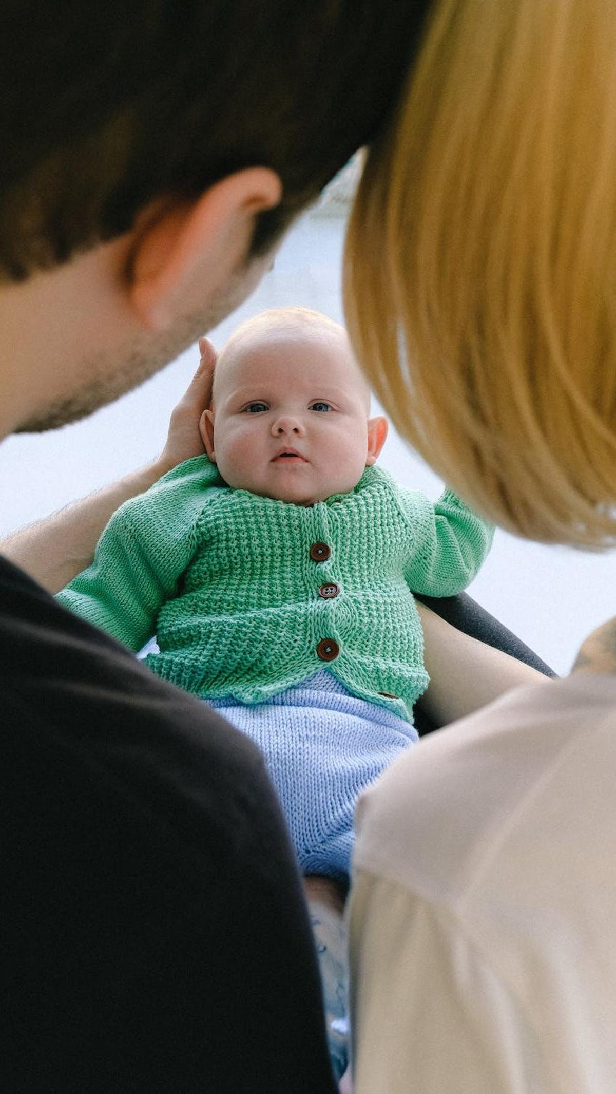 Peran ayah saat ibu mengalami baby blues sangatlah penting. Sebagai seorang suami dan orang terdekat ibu, ayah bisa melakukan banyak hal untuk membantunya menghadapi masa-masa tersebut. Lalu, apa saja hal yang bisa dilakukan oleh ayah ketika ibu mengalami