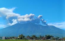 Erupsi Gunung Marapi Semburkan Kolom Abu 2.000 Meter, Warga Diminta Waspada